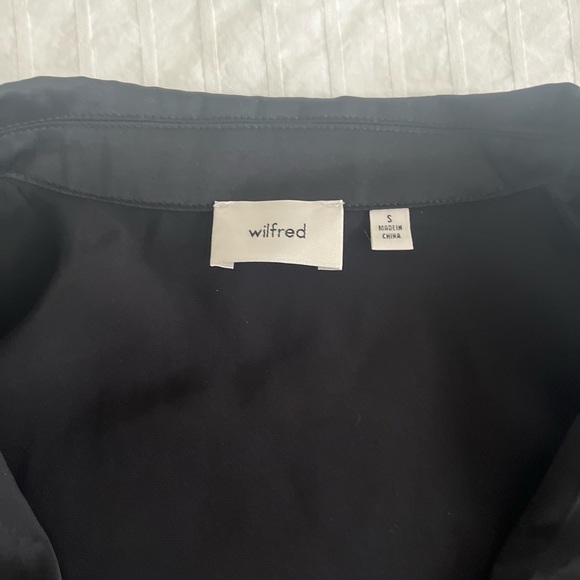 Aritzia wilfred tie front satin blouse - Picture 4 of 4